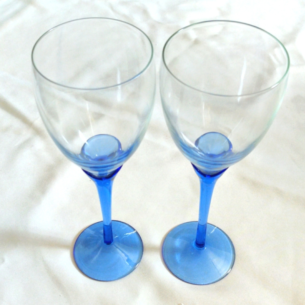 COBALT BLUE STEM WINE CUP